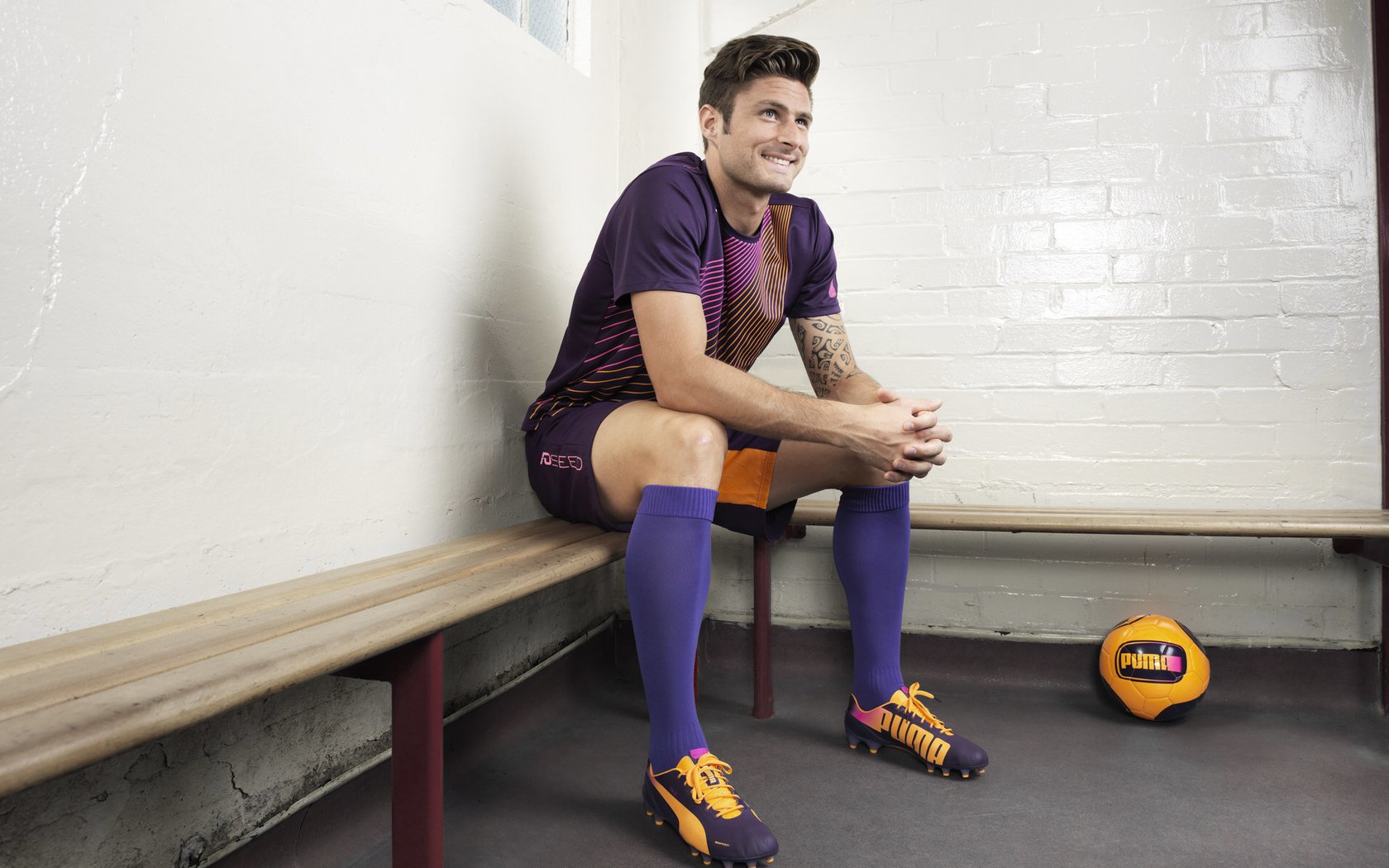 湖人助教接受采访谈战术细节，湖人引援工作