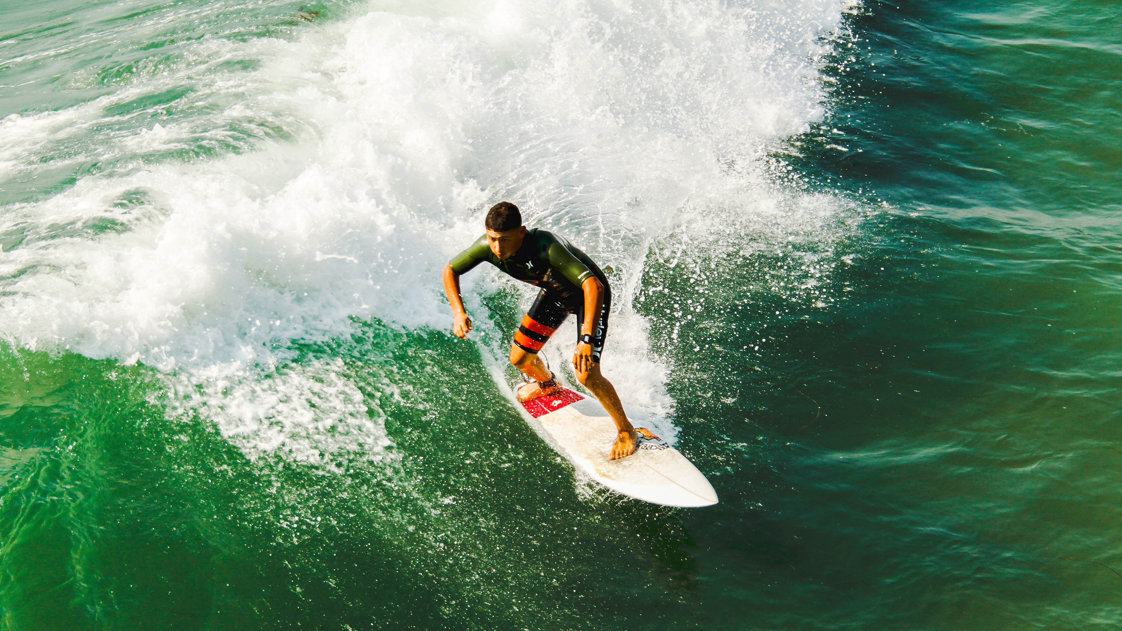 特斯·冯·迪克：比赛中展现出卓越的球感，成为南非队的技术保障